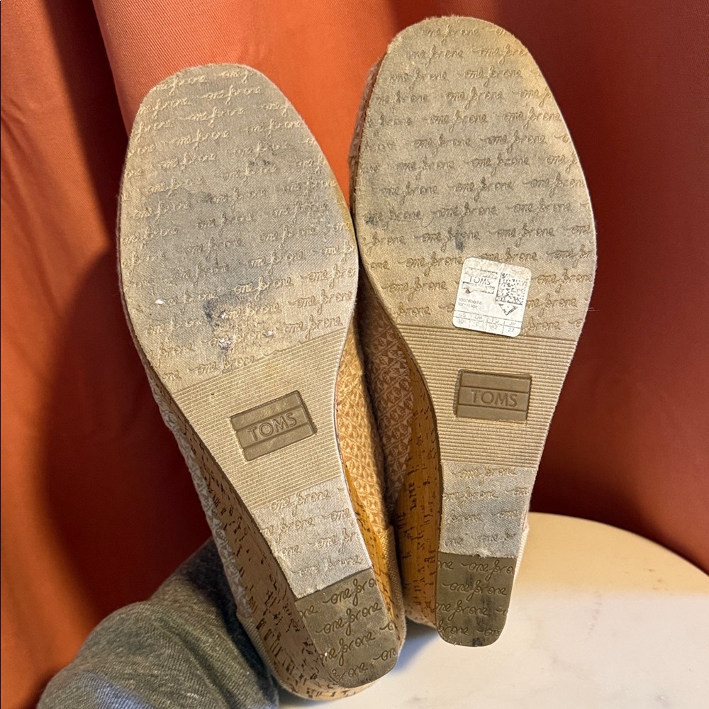 Toms Textured Tan Wedges - Picture 7 of 7